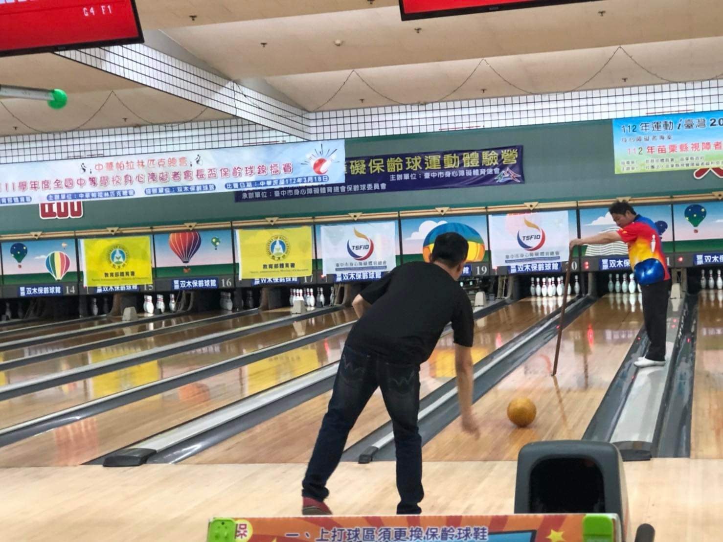 視障選手成功克服障礙打出全到的一球