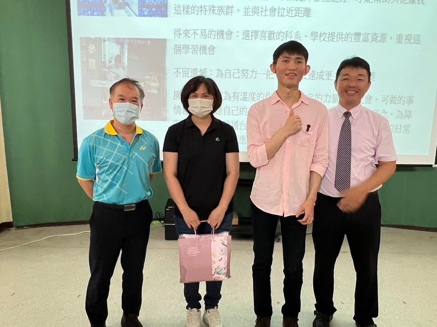 演講結束合照